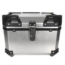 Cargar imagen en el visor de la galería, CAJUELA CUADRADA 45L PLÁSTICO TECHX2 PLATA/NEGRO C/ RESPALDO Y SEGURO ANTIROBO MOD. SG-530