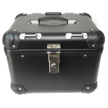 Cargar imagen en el visor de la galería, CAJUELA CUADRADA 45L PLÁSTICO TECHX2 NEGRA C/ RESPALDO Y SEGURO ANTIROBO SG-560