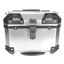 Cargar imagen en el visor de la galería, CAJUELA CUADRADA 35L PLÁSTICO TECHX2 PLATA/NEGRO C/ RESPALDO Y SEGURO ANTIROBO MOD. SG-510
